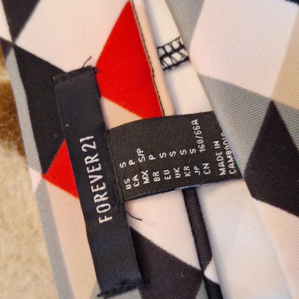 Geometric shorts - Picture 3 of 7